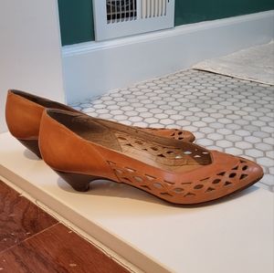 Vintage Bandolino kitten heels